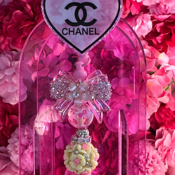 🎀 FASHION BEADED BADGE REEL WITH PEN 🎀 - Picture 3 of 4